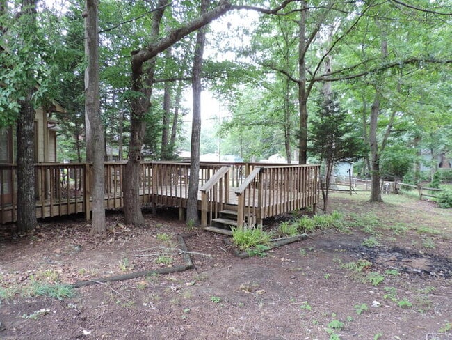 Building Photo - One story with 3 beds and 2 bath ranch hom...