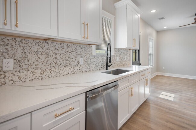 Building Photo - 5036 Mallow St