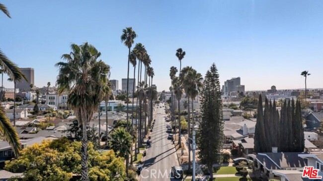 Building Photo - 119 S Hobart Blvd