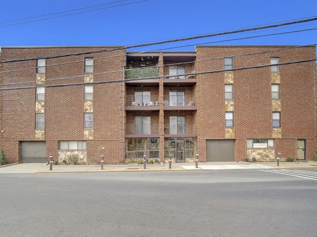 Building Photo - 8841 John F. Kennedy Blvd