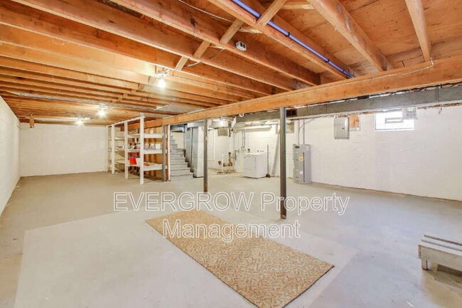 Building Photo - 705 Orchard Ln