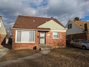 Building Photo - 1701 Fairbairn St