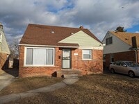 Building Photo - 1701 Fairbairn St