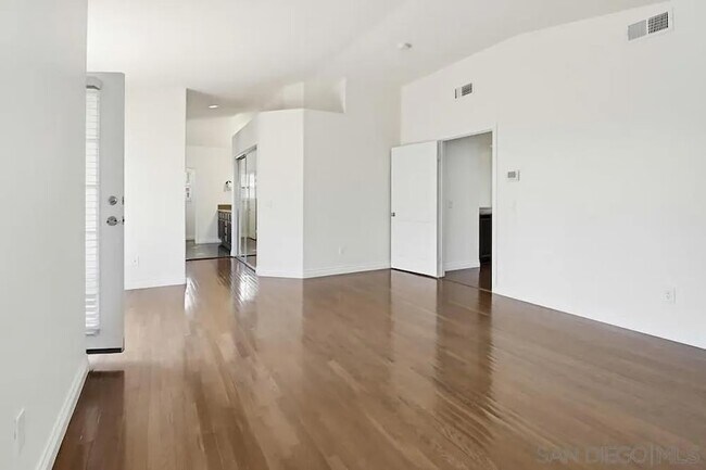 Building Photo - 1100 Corrales Ln