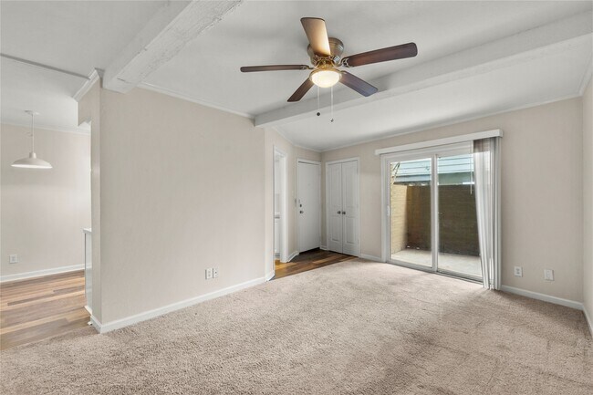 Building Photo - 102 The Strand