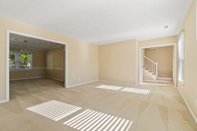 Building Photo - 1073 Heatherwood Dr