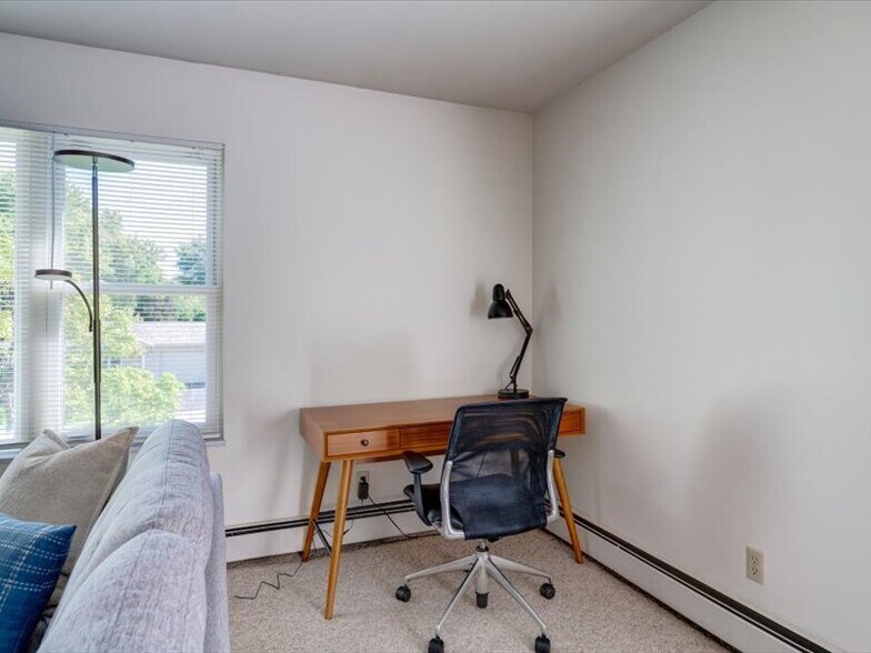 Building Photo - 7203 Fortune Dr