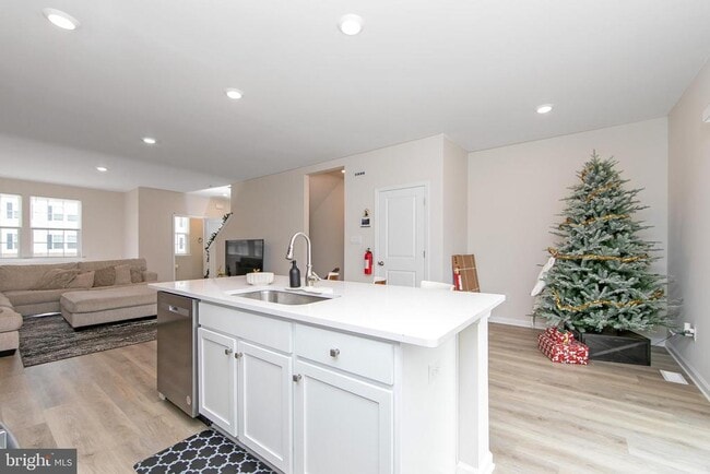 Building Photo - 272 Macoun Way