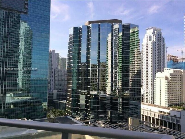 Building Photo - 1300 Brickell Bay Dr