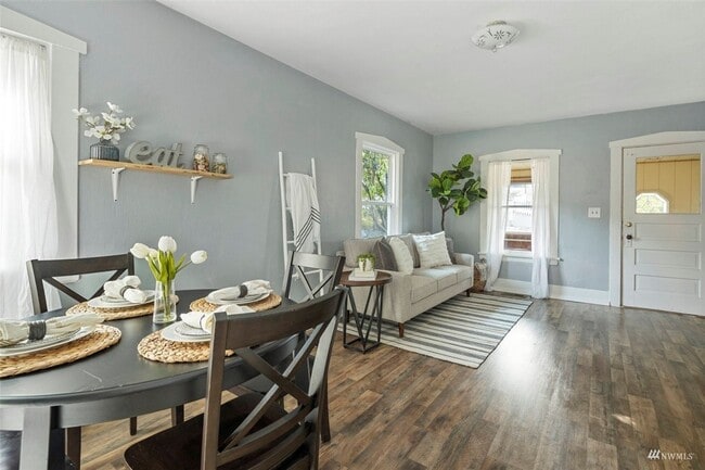 Building Photo - Modern Comfort Meets Vintage Charm – Just Minutes from the Ferry!