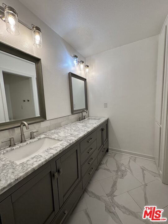 Building Photo - 10850 Remmet Ave