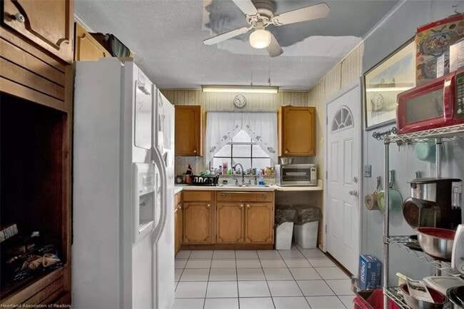 Kitchen - 1606 Churchill St