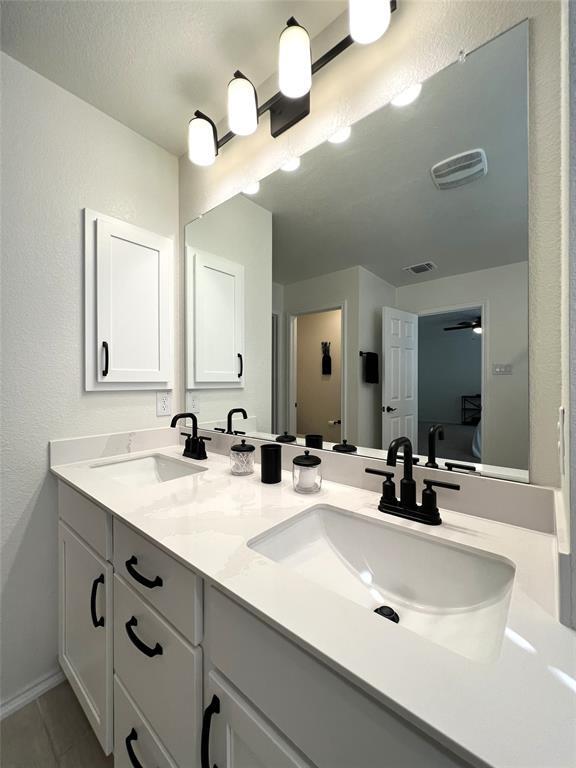 Building Photo - 13205 Nancy Reagan St