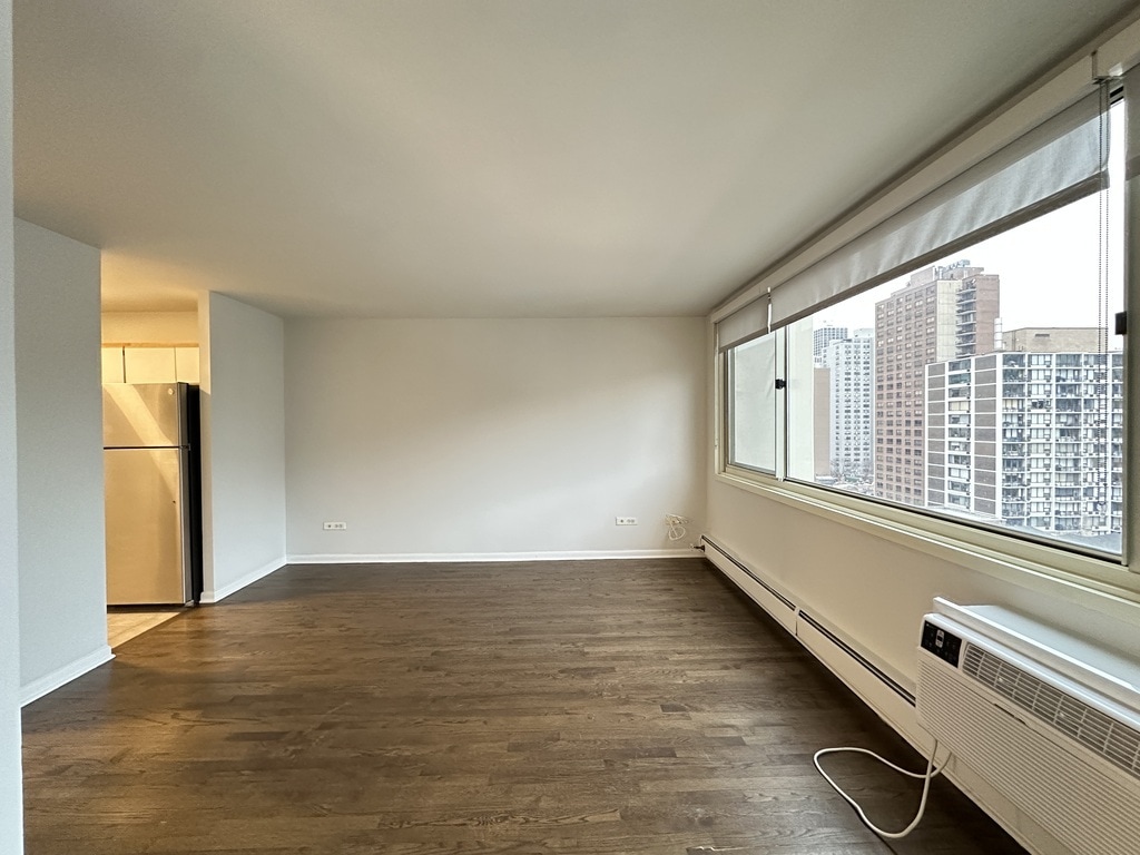 Building Photo - 1349 N Dearborn St