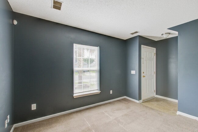 Building Photo - 222 Maypop Dr