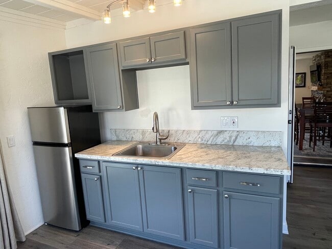 Building Photo - 919 La Fiesta Ct