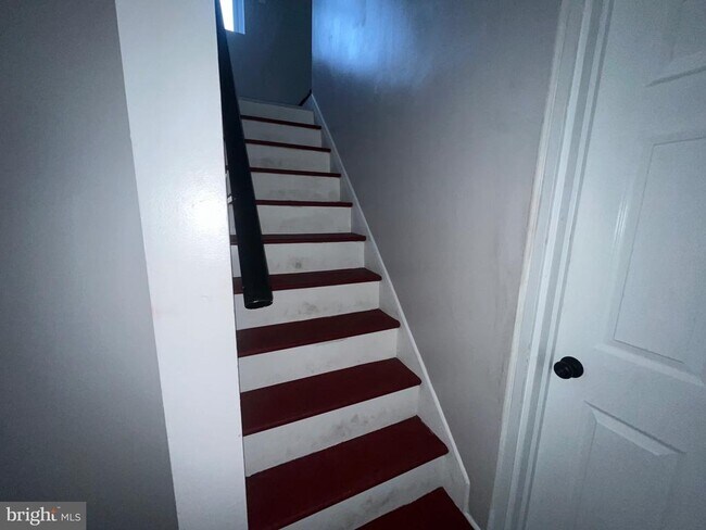 Building Photo - 6413 Buist Ave