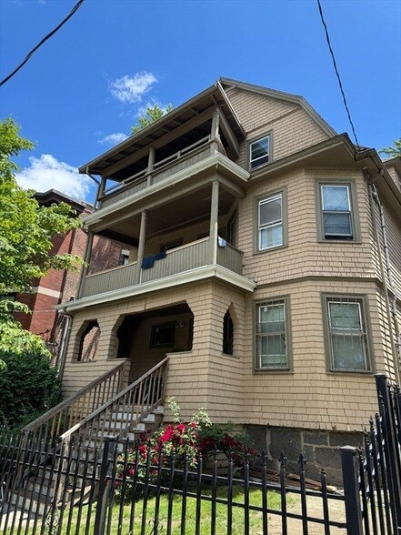 Building Photo - 89 Waldeck St
