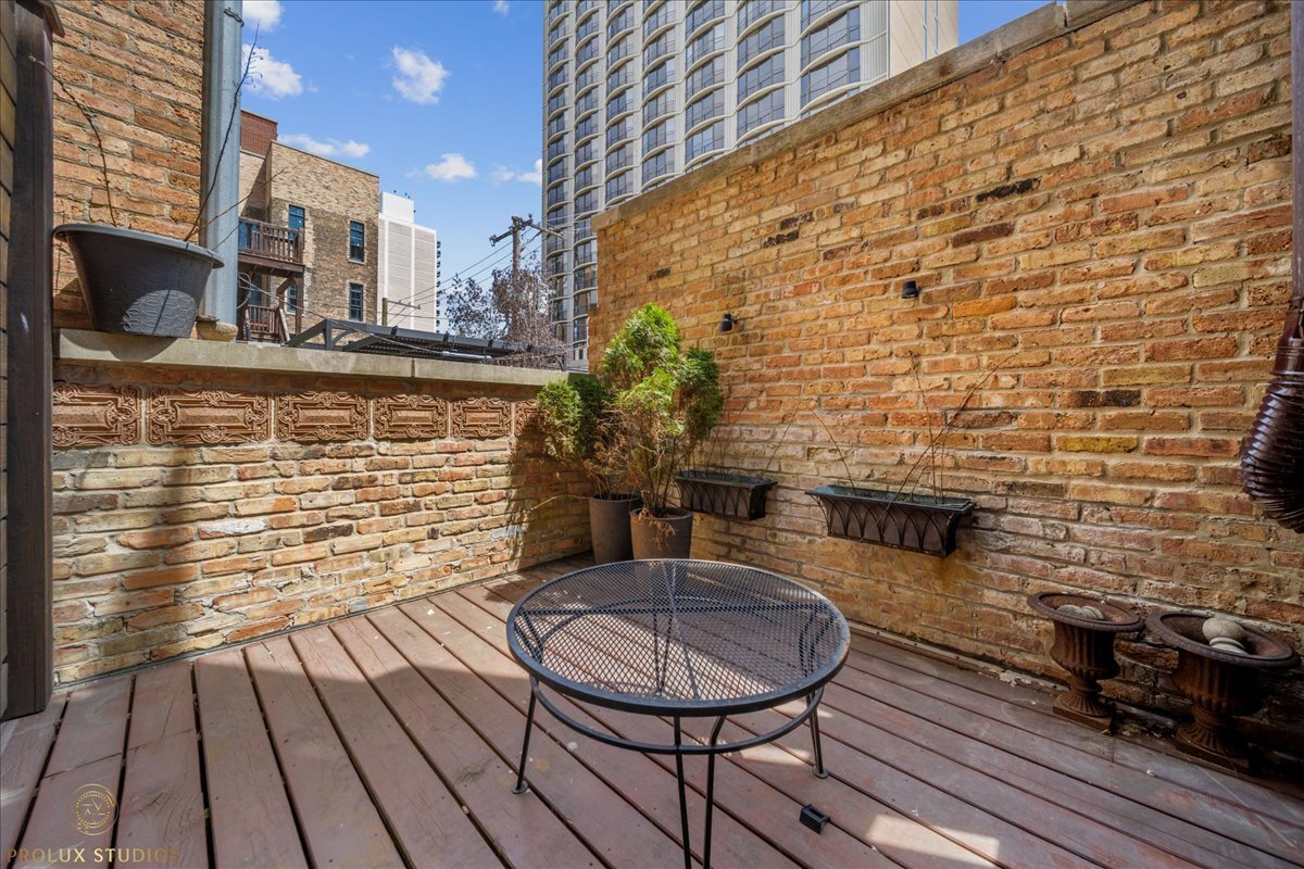 Private Patio - 1433 N Dearborn St