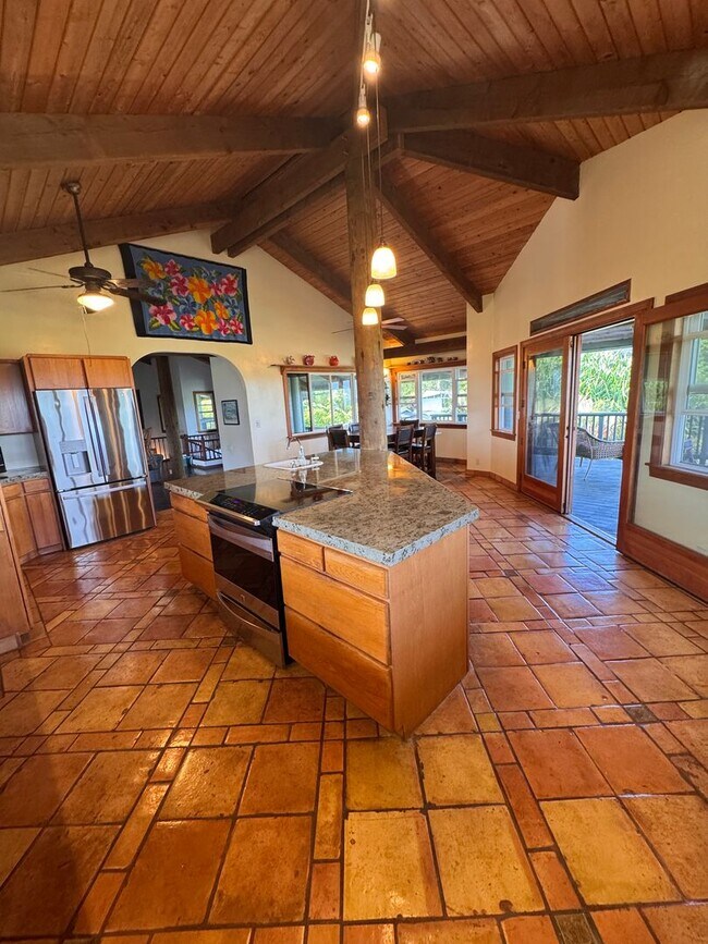 Building Photo - Prime location, large custom home near Wai...