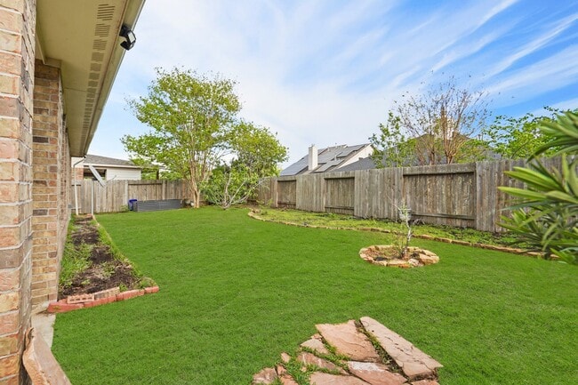 Building Photo - 24607 Lake Path Cir