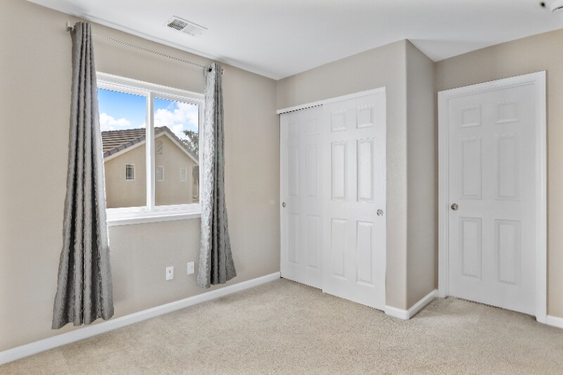 Building Photo - 2201 Bridle Creek Cir