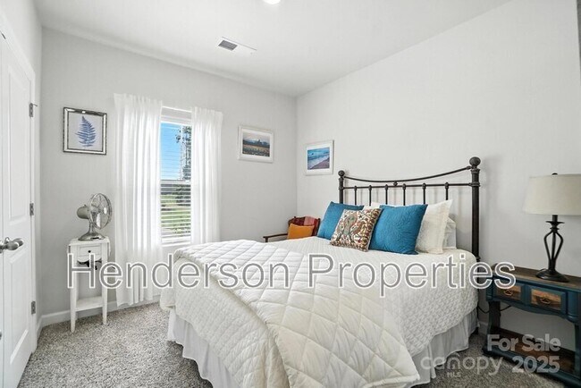 Building Photo - 3140 Seville St