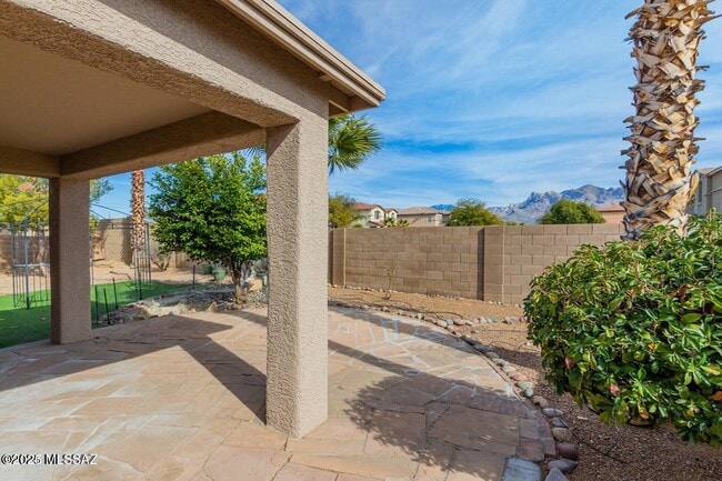 Building Photo - 9162 N Treasure Mountain Dr