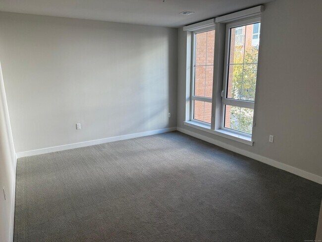 Building Photo - 467 West Ave