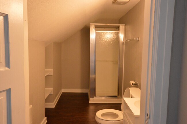 Building Photo - 1 E Raymond St
