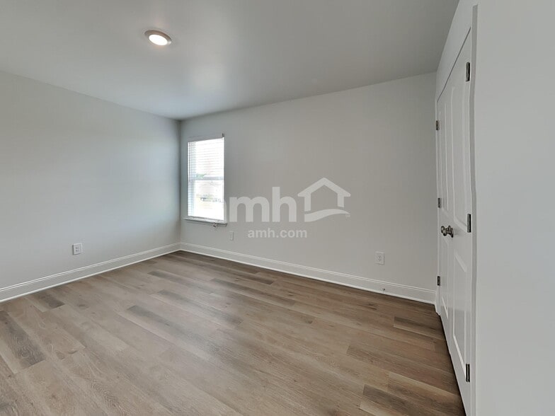 Building Photo - 330 Golucke Wy