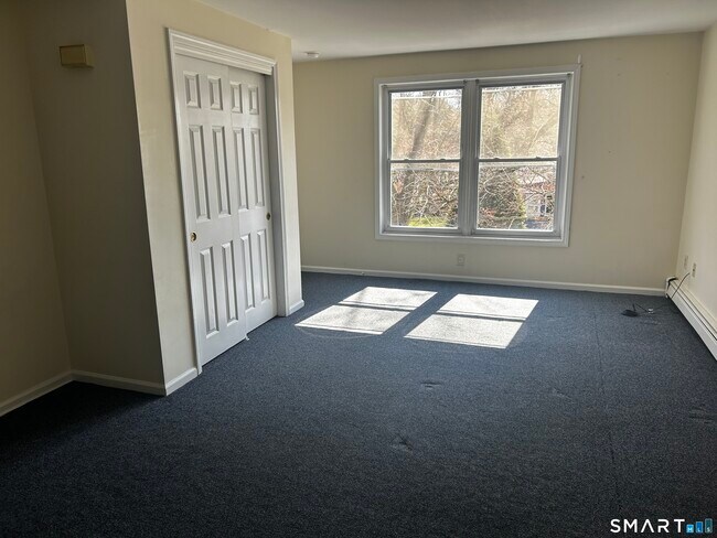 Building Photo - 9 Concord St