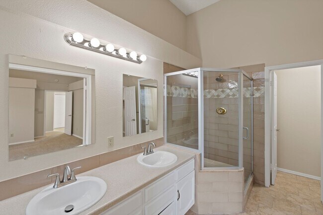 Building Photo - BRIGHT & UPDATED RANCH-STYLE HOME in D-20
