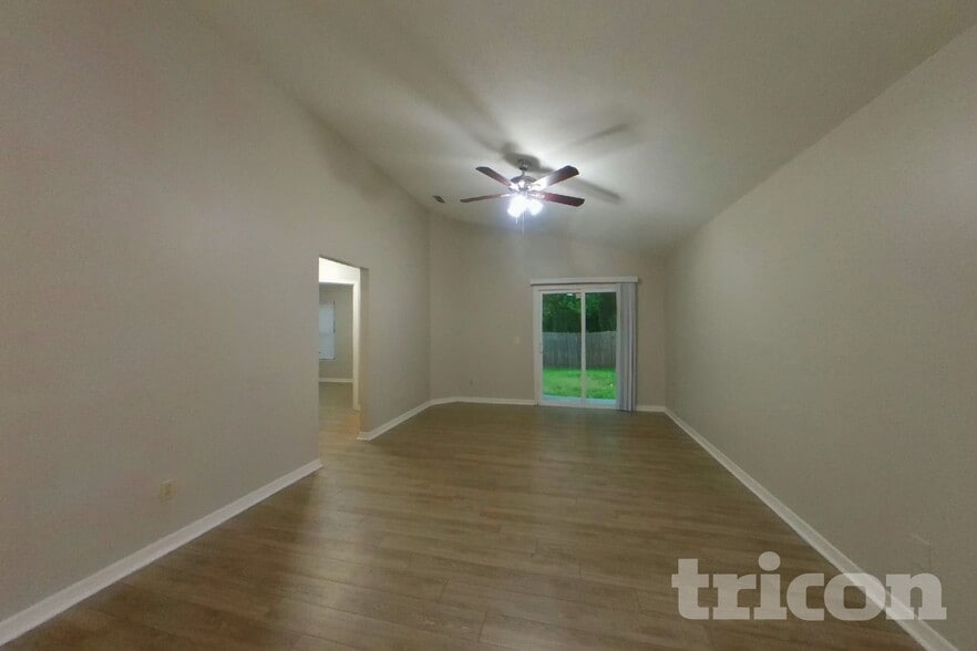 Building Photo - 1313 Independence Dr