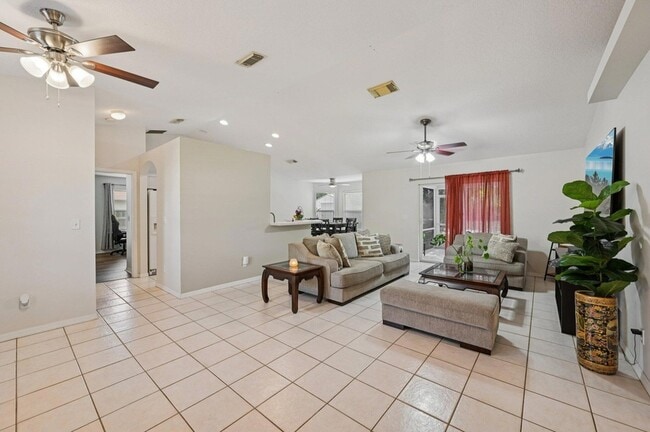 Building Photo - 5920 NW Wolverine Rd