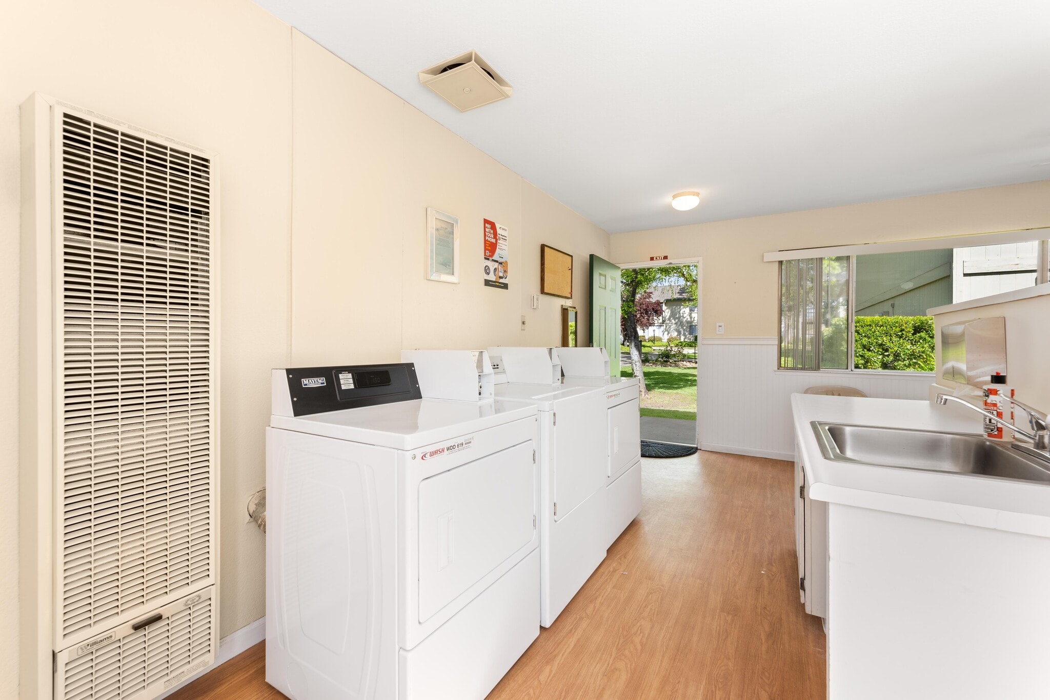 Laundry room - 1241 Morse Ave