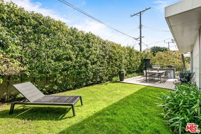 Building Photo - 2736 Armacost Ave