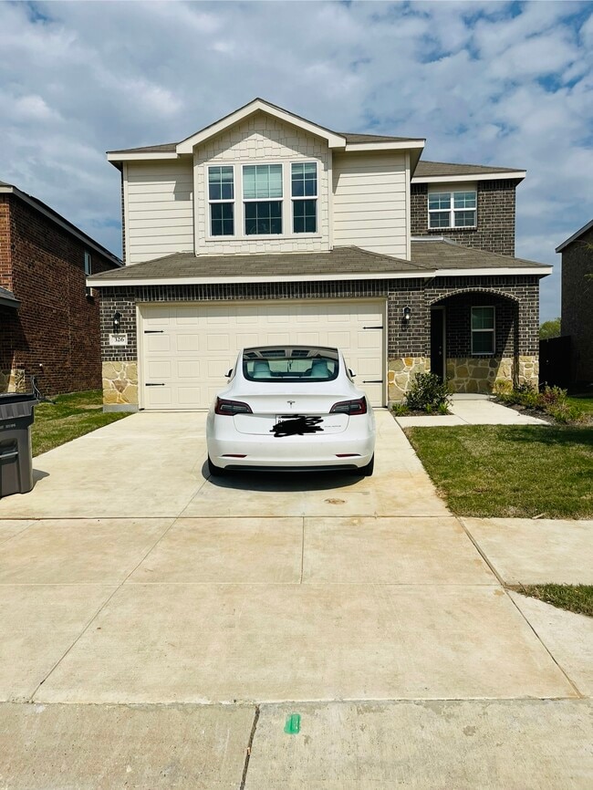 Building Photo - 326 Lake Erie Dr