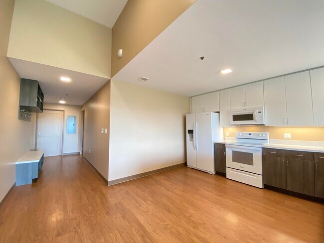 Building Photo - 83 Hanover St