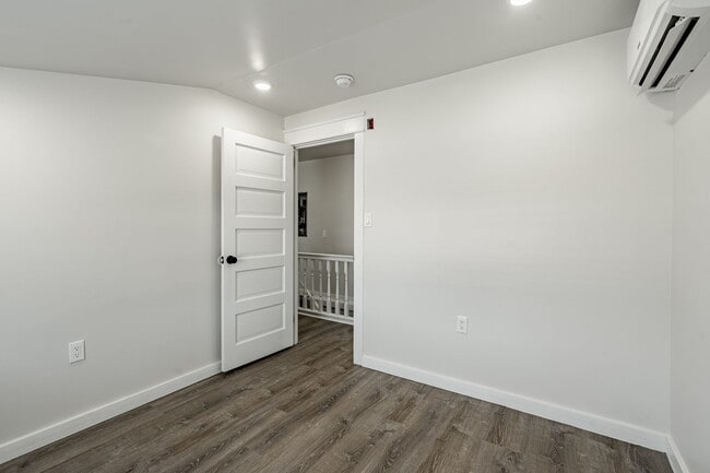 Building Photo - 324-326 Darby Rd-3R