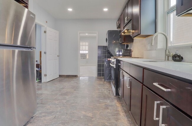 Building Photo - 73 Wales Ave