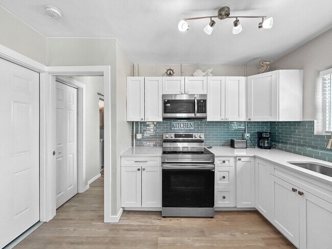 Building Photo - 14135 Palm St