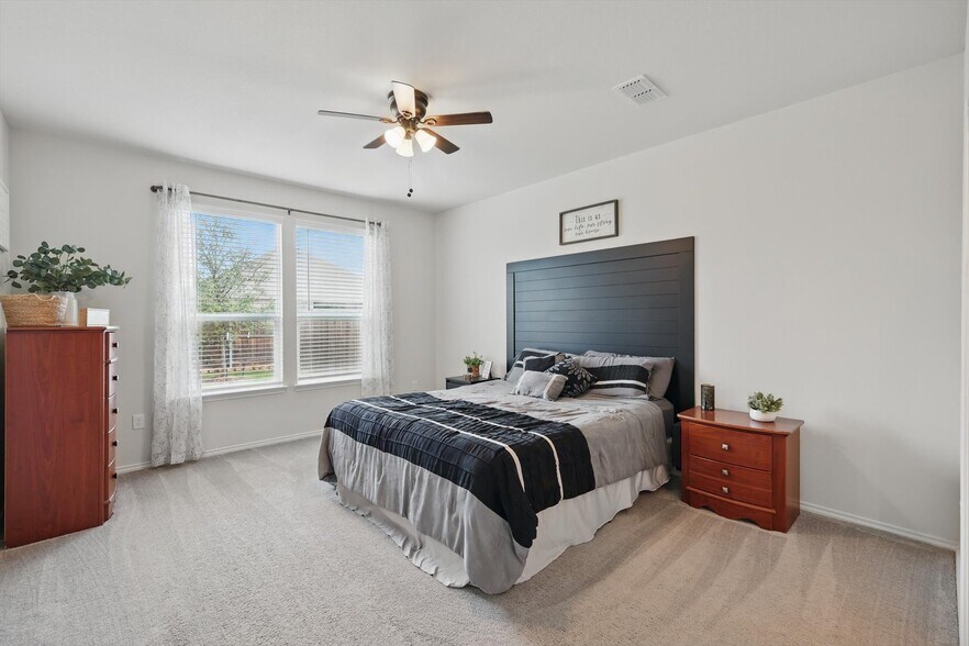 Building Photo - 802 Feldspar Way