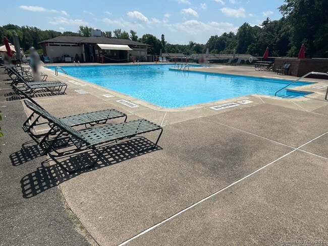 Building Photo - 244 High Path Rd