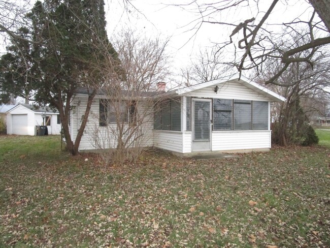 Primary Photo - 2 Bedroom house, corner lot with a detache...