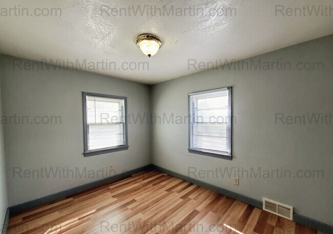 Building Photo - 1112-1114 Byron Ave