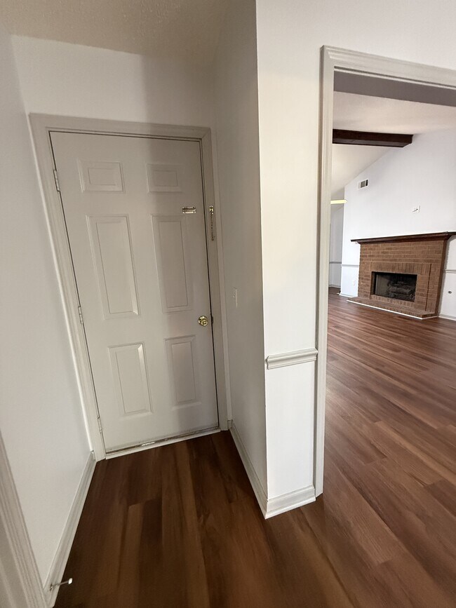 Building Photo - 1008 Old Oatland Island Rd