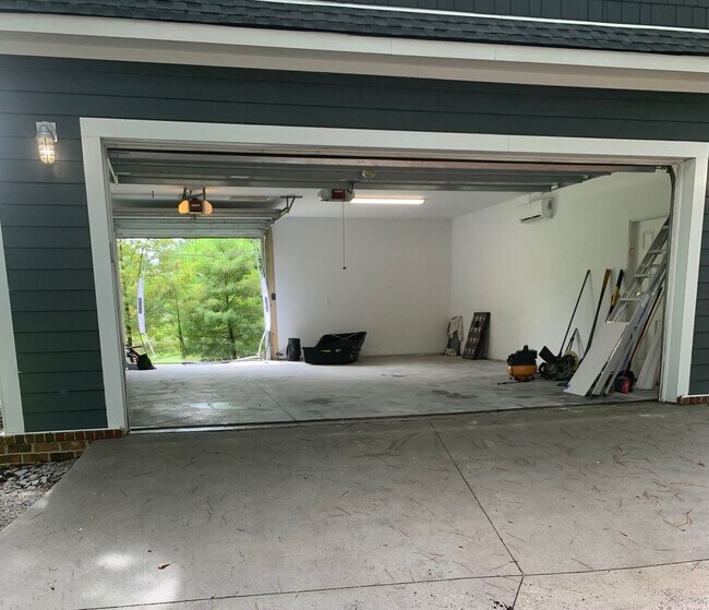 Building Photo - 5758 Chisolm Rd