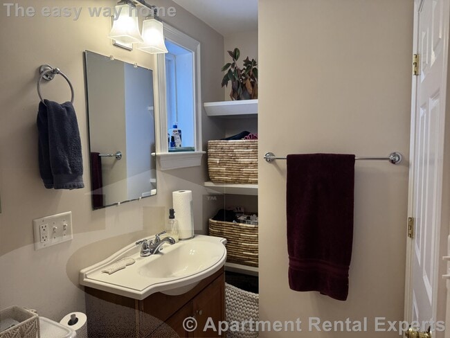 Building Photo - 11 Winthrop Ct