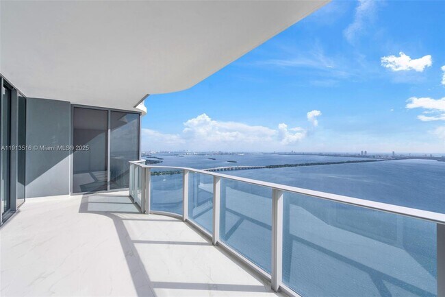 Building Photo - 700 NE 24th St